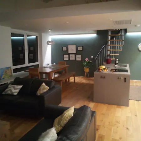 Apartment Spacious Contemporary Chalet Type Apartment. *