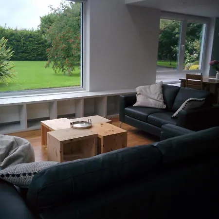 Spacious Contemporary Chalet Type Apartment. Apartment *